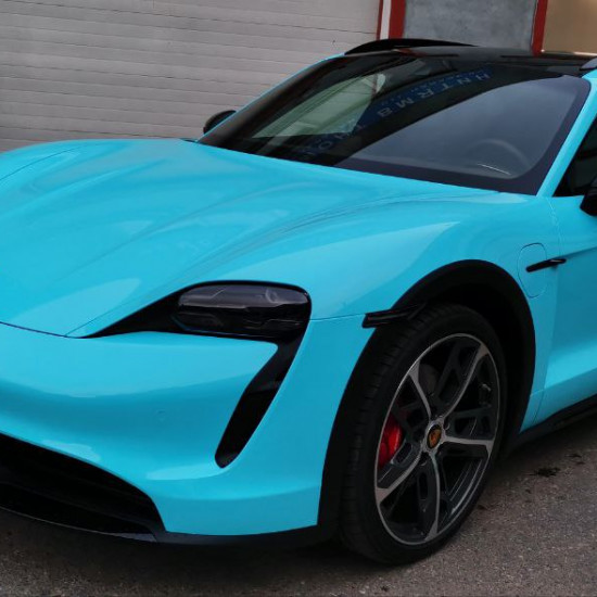 Оклейка Porsche Taycan виниловой пленкой Sunmax Gloss Sky Blue