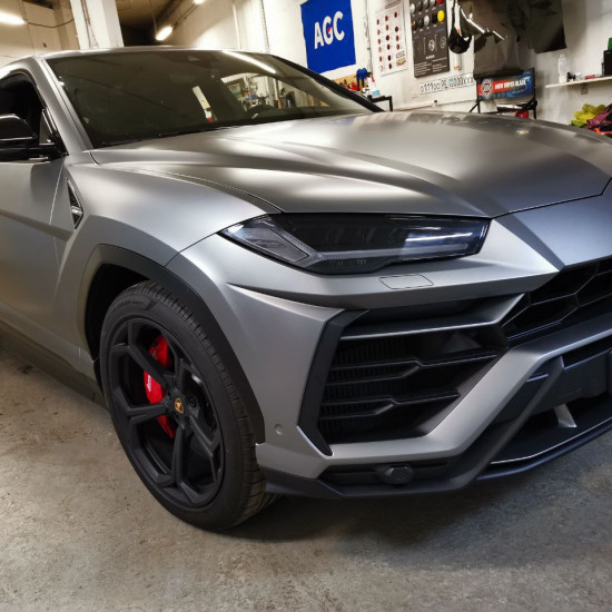 Оклейка Lamborghini виниловой пленкой Sunmax Matt Smoky Gray
