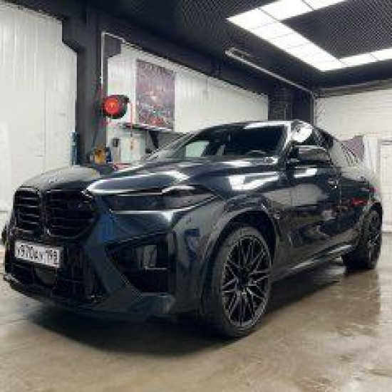 Оклейка BMW X6 виниловой пленкой Sunmax Gloss Diamond Black