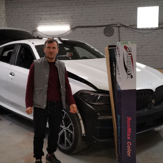 Оклейка BMW X6 автовинилом Sunmax оттенка Gloss Nardo Grey