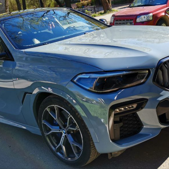Оклейка BMW X6 автовинилом Sunmax оттенка Gloss Nardo Grey