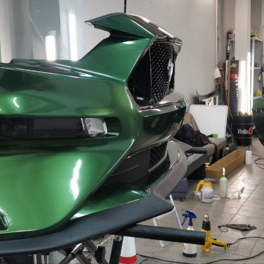 Оклейка Ford Mustang винилом Sunmax цвета Gloss Military Green
