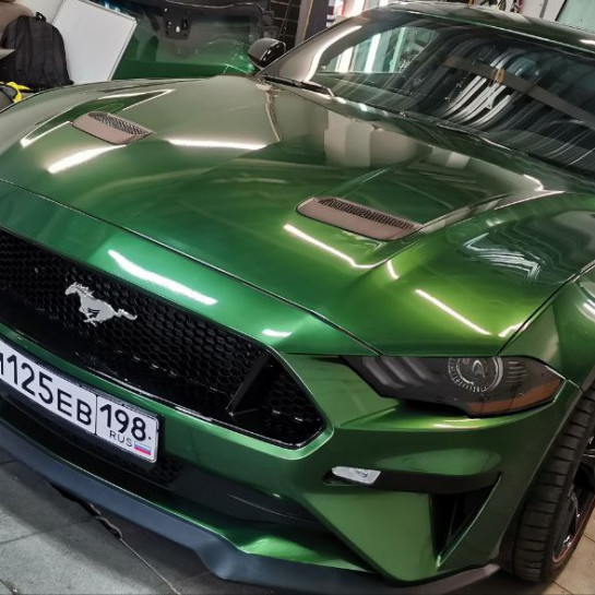 Оклейка Ford Mustang винилом Sunmax цвета Gloss Military Green
