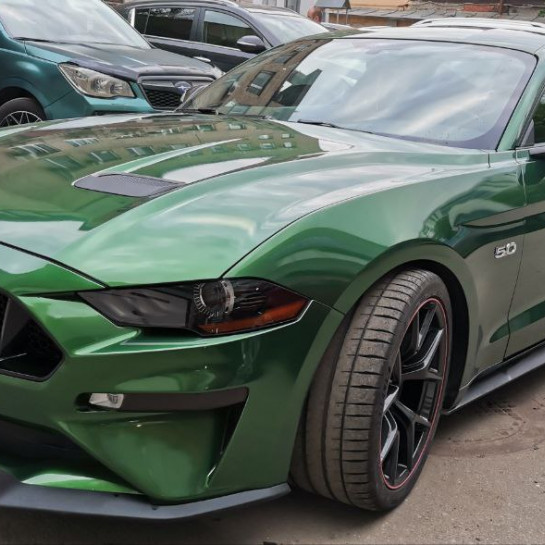 Оклейка Ford Mustang винилом Sunmax цвета Gloss Military Green