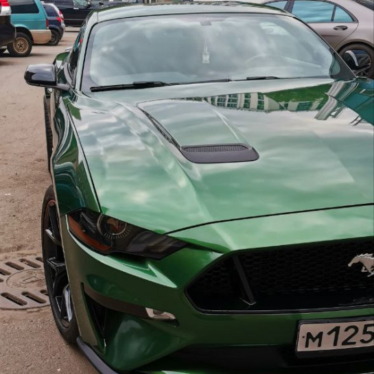 Оклейка Ford Mustang винилом Sunmax цвета Gloss Military Green