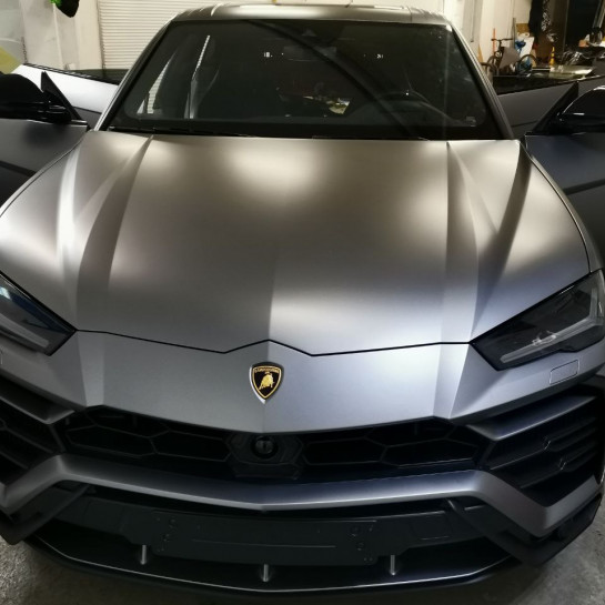 Оклейка Lamborghini винилом Sunmax цвета Matt Smoky Gray