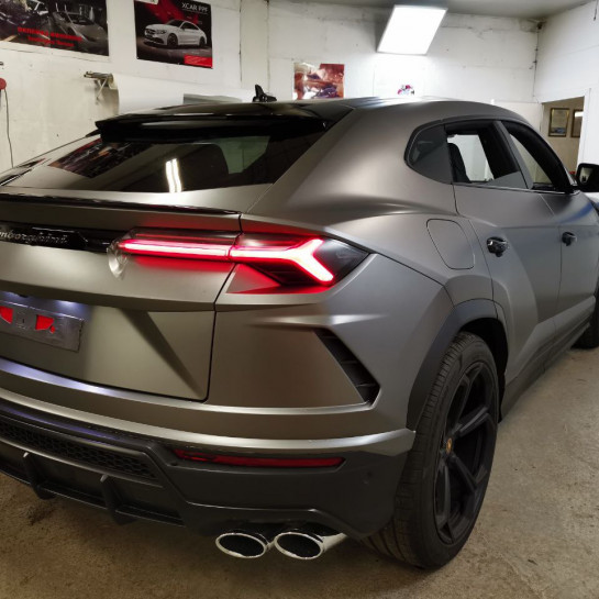 Оклейка Lamborghini винилом Sunmax цвета Matt Smoky Gray