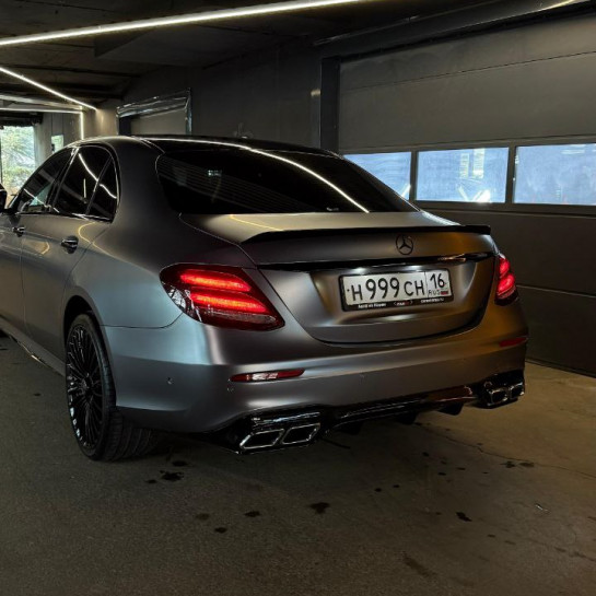 Оклейка кузова Mercedes цветным полиуретаном Sunmax 45 Matte AMG Gray PPF