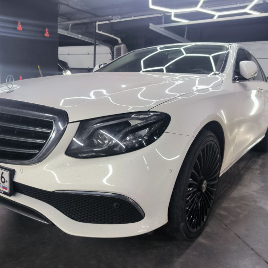 Оклейка кузова Mercedes цветным полиуретаном Sunmax 45 Matte AMG Gray PPF