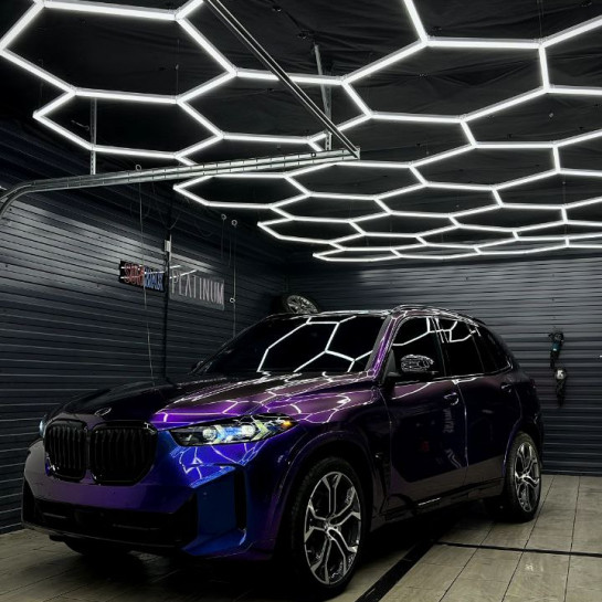 Оклейка BMW цветной полиуретановой пленкой Sunmax 30 Green Blue PPF
