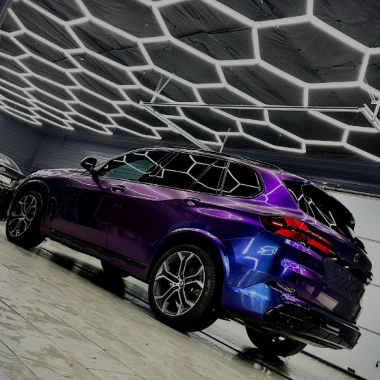 Оклейка BMW цветной полиуретановой пленкой Sunmax 30 Green Blue PPF