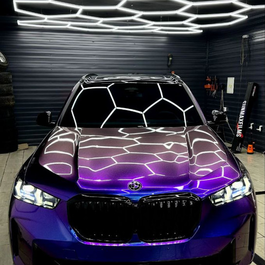 Оклейка BMW цветной полиуретановой пленкой Sunmax 30 Green Blue PPF