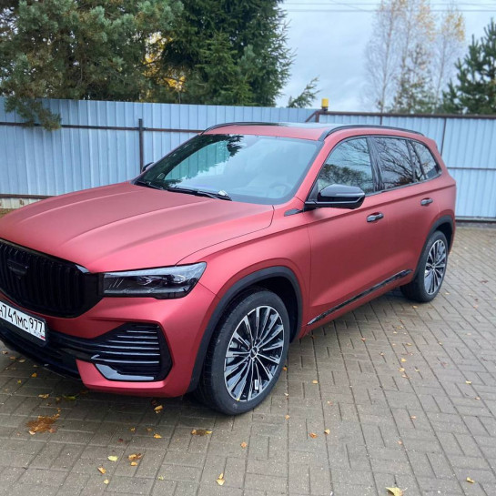 Оклейка кузова авто Geely полиуретаном Sunmax 113 Matt Metal Flame Red PPF
