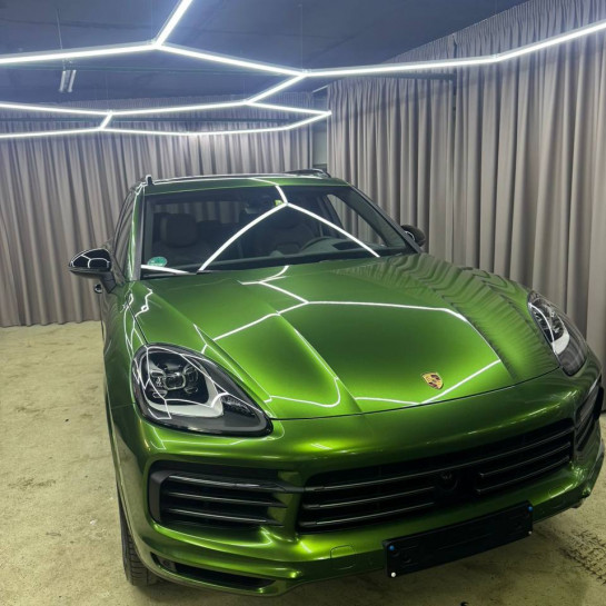 Оклейка Porsche полиуретаном Sunmax оттенка 3 Dark Green Pearl PPF