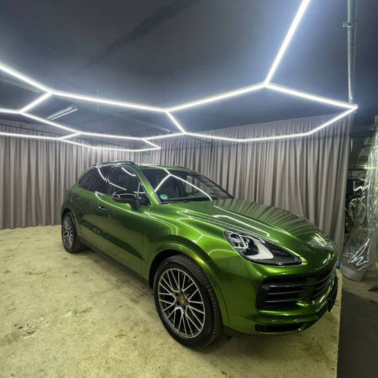 Оклейка Porsche полиуретаном Sunmax оттенка 3 Dark Green Pearl PPF