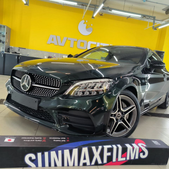 Оклейка Mercedes защитным полиуретаном Sunmax цвета 4 Goodwood Green Pearl PPF 