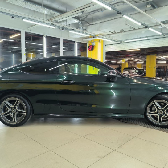 Оклейка Mercedes защитным полиуретаном Sunmax цвета 4 Goodwood Green Pearl PPF 