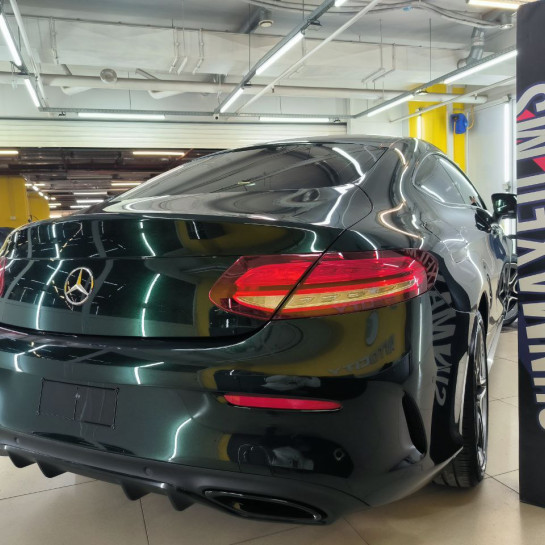 Оклейка Mercedes защитным полиуретаном Sunmax цвета 4 Goodwood Green Pearl PPF 