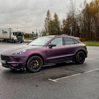 Оклейка Porsche полиуретаном Sunmax оттенка 110 Matt Metal Night Purple PPF
