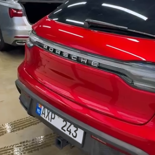 Оклейка Porsche полиуретановой пленкой Sunmax 48 Metal Red PPF