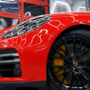 Оклейка Porsche полиуретаном Sunmax оттенка 1 Ferrari Red Gloss PPF 