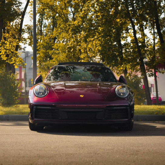 Оклейка Porsche полиуретановой пленкой Sunmax оттенка 51 Jaguar Black Rose PPF