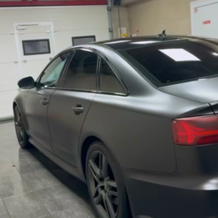 Оклейка Audi цветным полиуретаном Sunmax 26 Black Matt PPF 