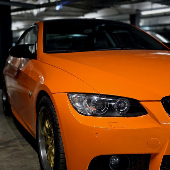 Оклейка BMW пленкой из полиуретана Sunmax цвета 6 Lotus Orange