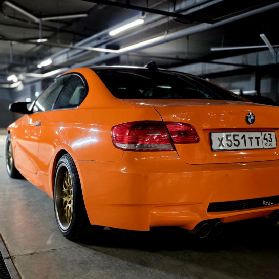 Оклейка BMW пленкой из полиуретана Sunmax цвета 6 Lotus Orange