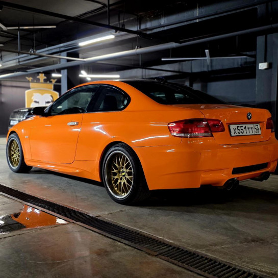 Оклейка BMW пленкой из полиуретана Sunmax цвета 6 Lotus Orange