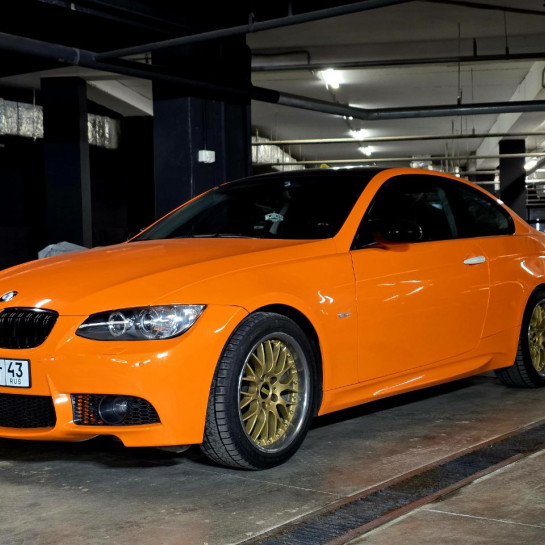 Оклейка BMW пленкой из полиуретана Sunmax цвета 6 Lotus Orange