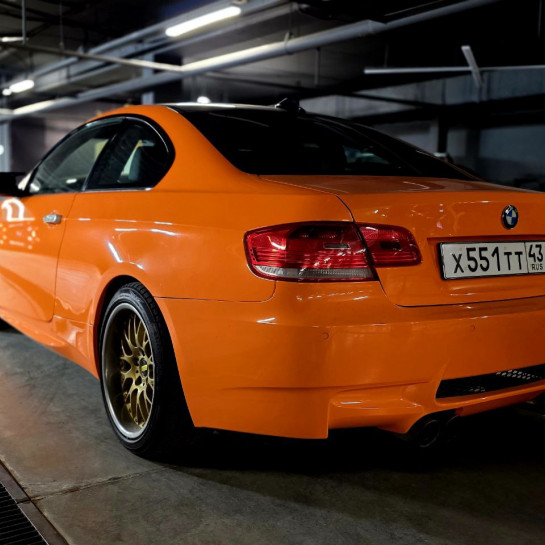 Оклейка BMW пленкой из полиуретана Sunmax цвета 6 Lotus Orange