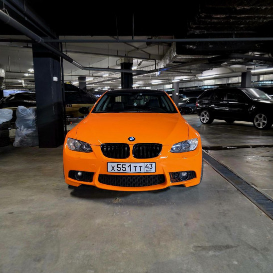 Оклейка BMW пленкой из полиуретана Sunmax цвета 6 Lotus Orange