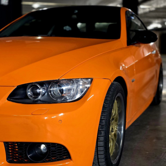 Оклейка BMW пленкой из полиуретана Sunmax цвета 6 Lotus Orange