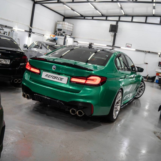 Оклейка BMW полиуретановой защитной пленкой Sunmax оттенка 49 BMW Green PPF