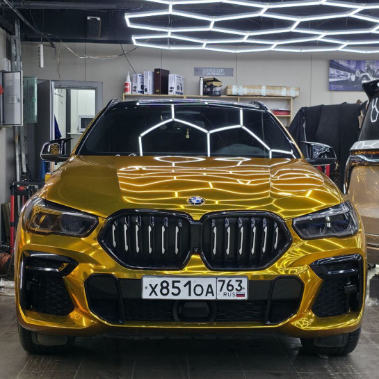 Оклейка BMW полиуретановой пленкой Sunmax 62 Super Chrome Gold PPF