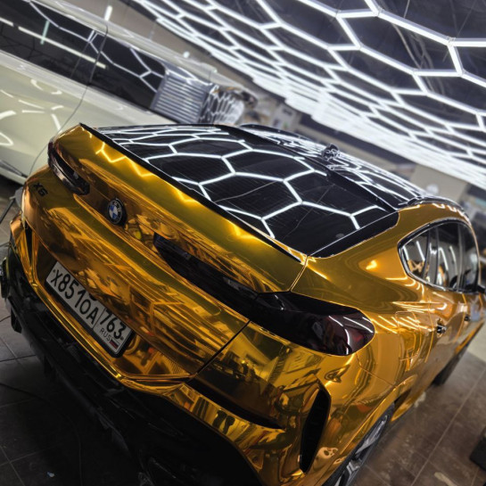 Оклейка BMW полиуретановой пленкой Sunmax 62 Super Chrome Gold PPF