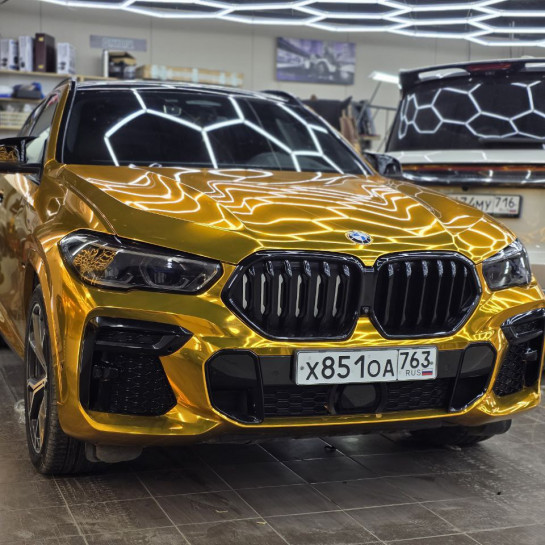 Оклейка BMW полиуретановой пленкой Sunmax 62 Super Chrome Gold PPF