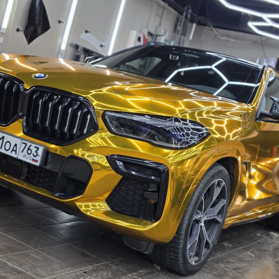 Оклейка BMW полиуретановой пленкой Sunmax 62 Super Chrome Gold PPF