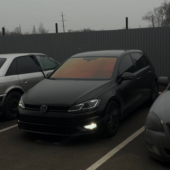 Оклейка Volkswagen защитным винилом Sunmax 042-500 Metallic Black