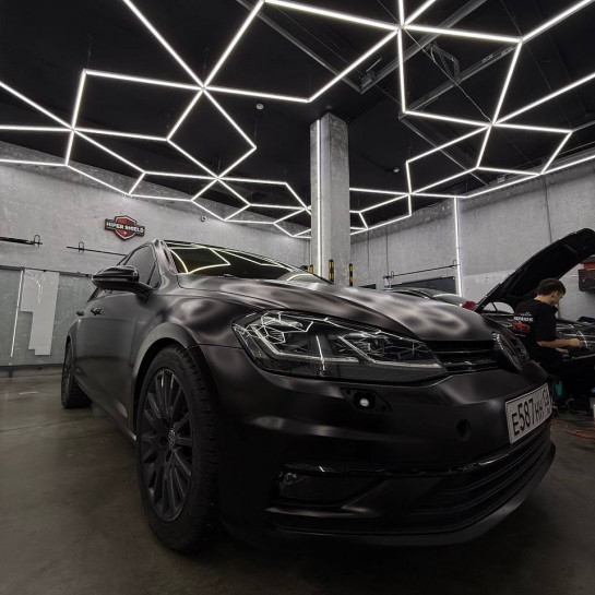 Оклейка Volkswagen защитным винилом Sunmax 042-500 Metallic Black