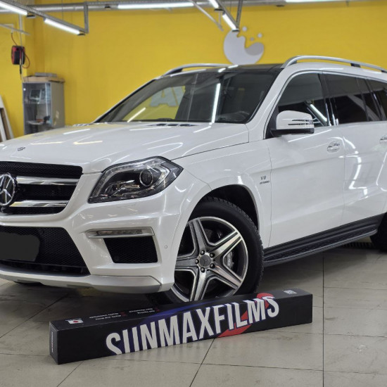 Оклейка Mercedes пленкой из полиуретана Sunmax 35 White Gloss Pearl PPF