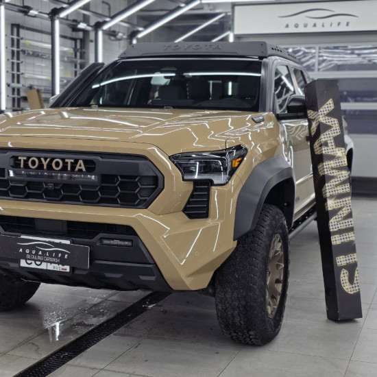 Оклейка Toyota Tacoma полиуретаном Sunmax 58 Desert Yellow PPF
