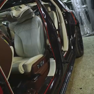 Оклейка Bentley цветной полиуретановой пленкой Sunmax 18 Black Red Pearl PPF
