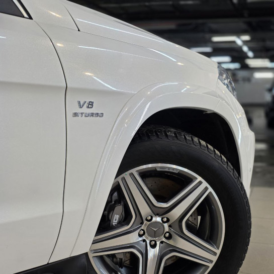 Оклейка Mercedes защитной пленкой из полиуретана Sunmax оттенка 35 White Gloss Pearl PPF