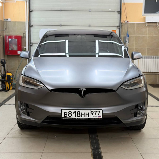 Оклейка Tesla цветным полиуретаном Sunmax 45 Matte AMG Gray PPF