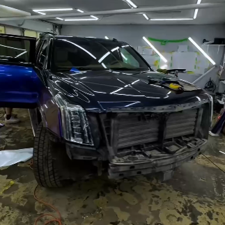 Оклейка Cadillac полиуретановой пленкой Sunmax 30 Green Blue PPF и 45 Matte AMG Gray PPF