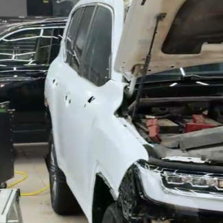 Оклйека Toyota Land Cruiser полиуретановой пленкой Sunmax 101 Matt Metal White PPF
