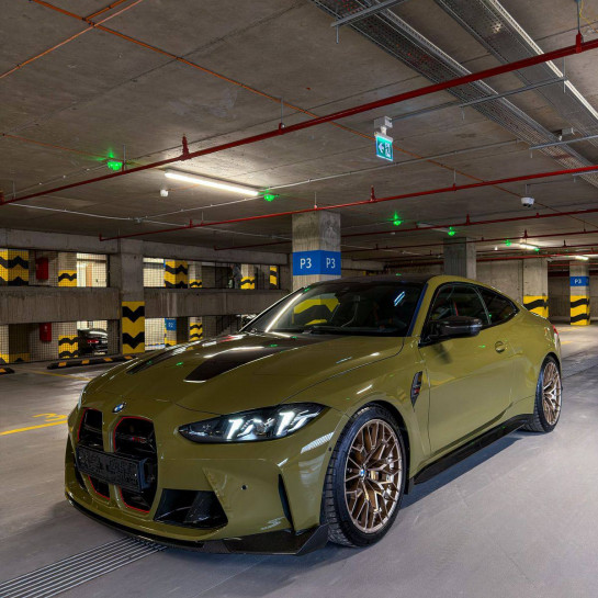 Оклейка BMW защитным полиуретаном Sunmax 9 Urban Green Gloss PPF с глянцевым финишем
