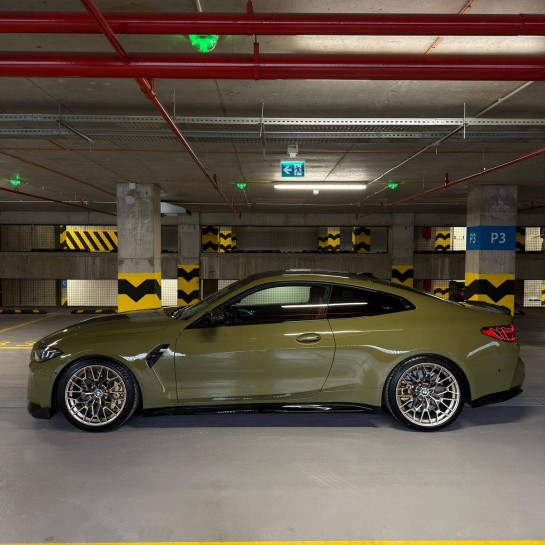 Оклейка BMW защитным полиуретаном Sunmax 9 Urban Green Gloss PPF с глянцевым финишем